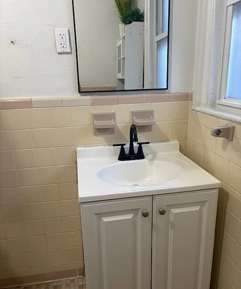 110 Elliott Ave #1 — Photo 2