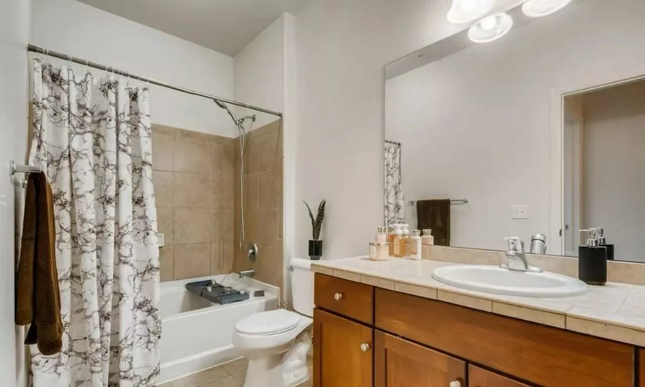 2 bed, 974 sqft, $1,680 — Photo 3