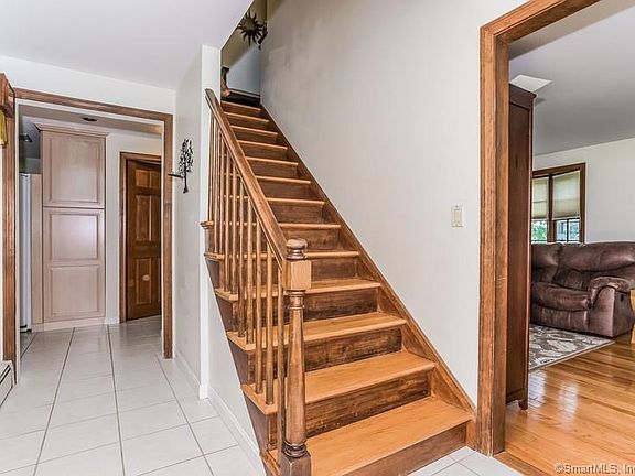 3rd image of 54 Brookhaven Dr