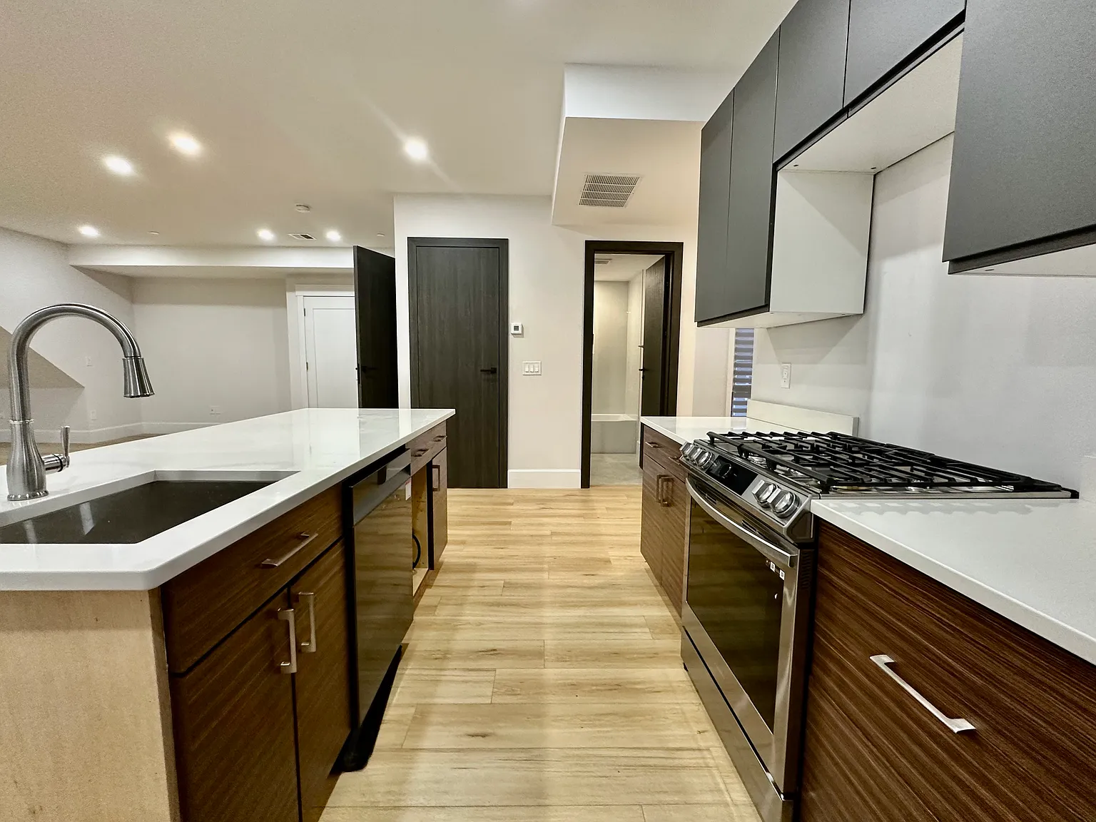 5 bed, $5,000 — Photo 3