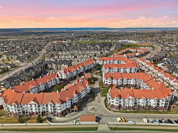 60 N Royal Oak Plz NW #317, Calgary, AB T3G 0A7