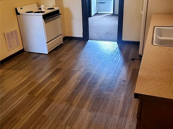 2nd image of 414 23rd St