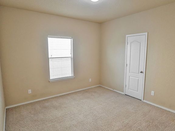 4th image of 10330 Royal Est