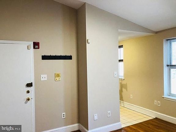 3rd image of 1906 Fairmount Ave APT 6