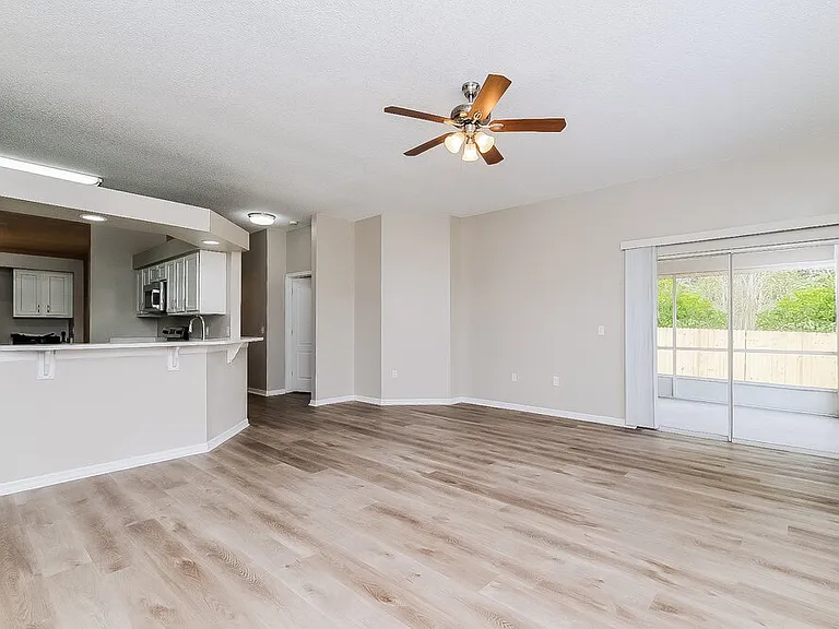 807 Greenbelt Cir — Photo 3