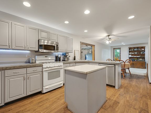5th image of 0N555 Pondview Ct