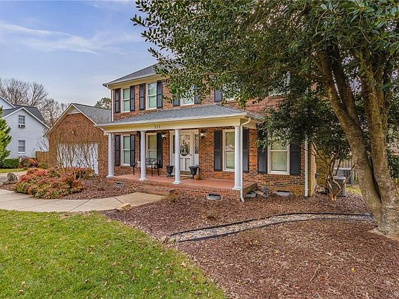 3rd image of 213 Windrift Dr
