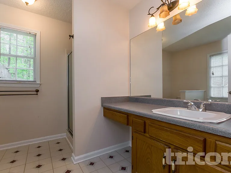 321 Stratford Dr — Photo 9