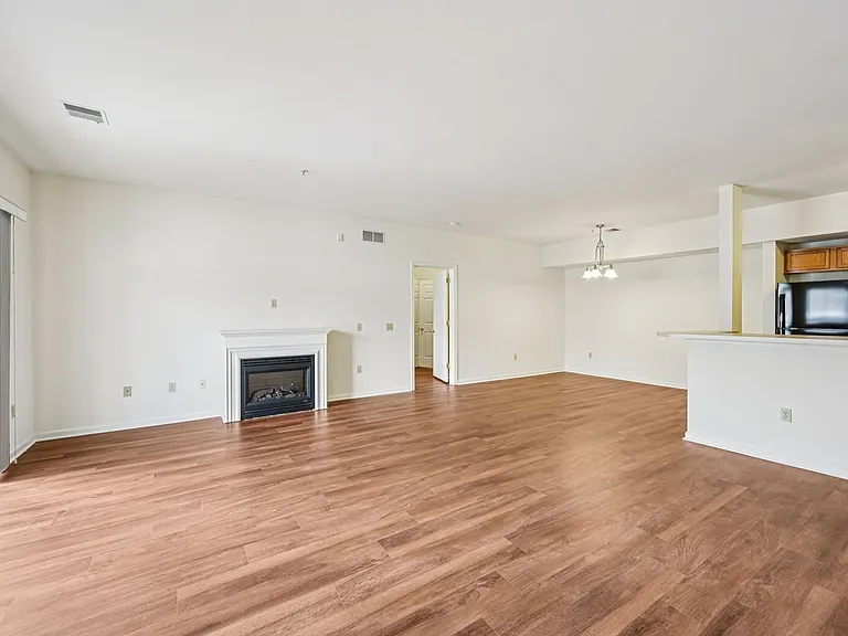 Spring Creek Apartments — Photo 122