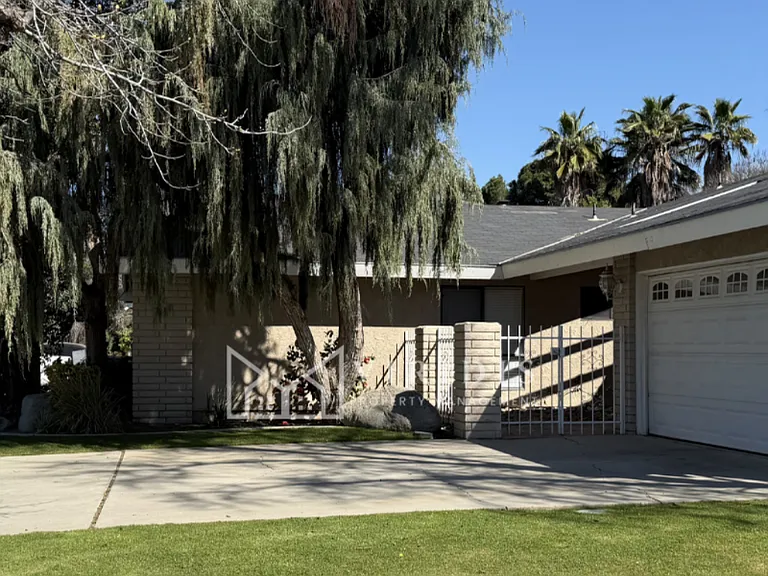 1304 La Puente Dr — Photo 3