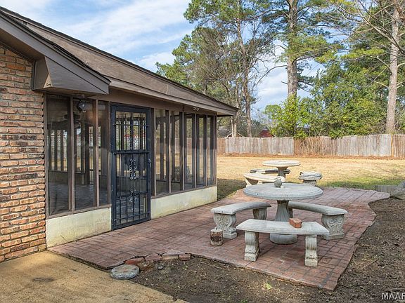 3rd image of 2845 Peabody Rd