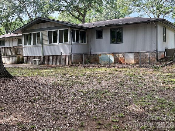 5th image of 1658 Nottingham Ct