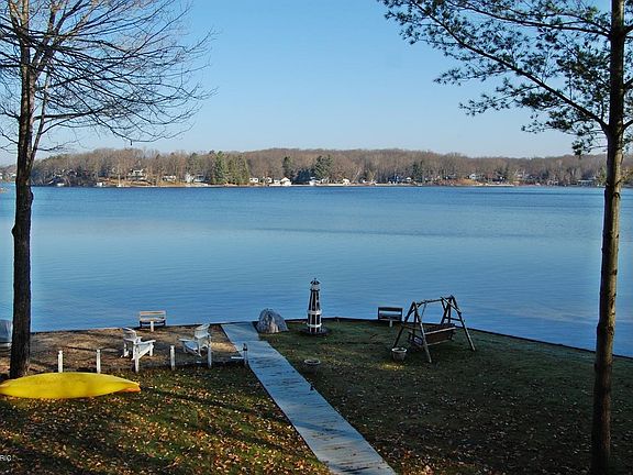 3rd image of 9808 Point Dr