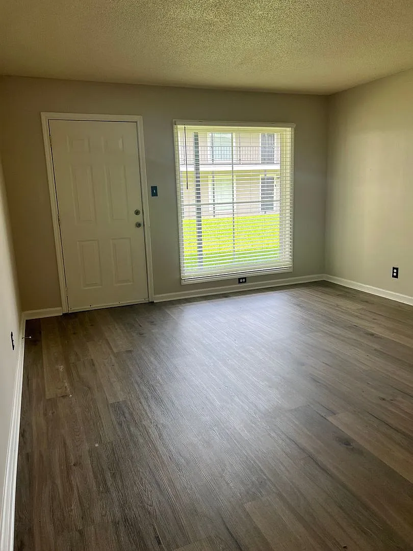 Building Photo - 1604 Moss St #17
