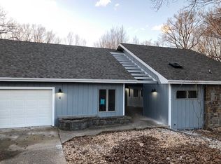 4 Jan Ln, Bella Vista, AR 72715