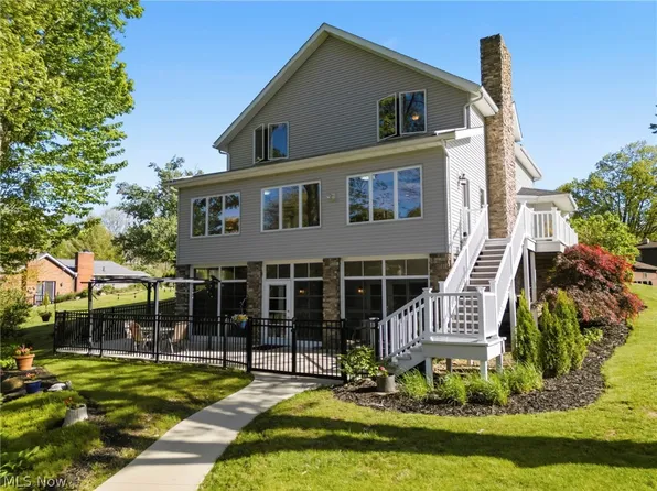 108 Spruce Dr NW, North Canton, OH 44720