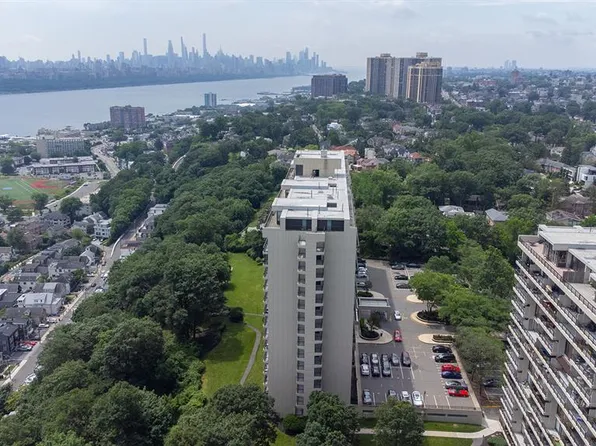 1 Horizon Rd #G2, Fort Lee, NJ 07024