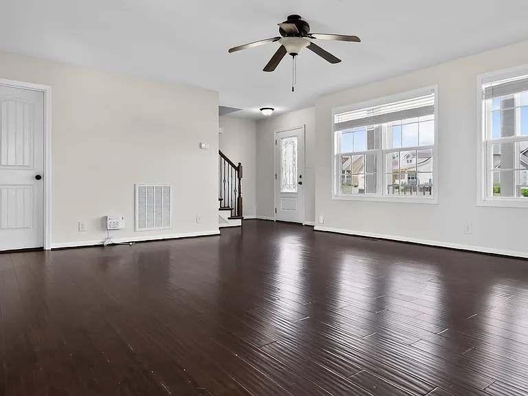 1004 Dwight Eisenhower Way — Photo 3