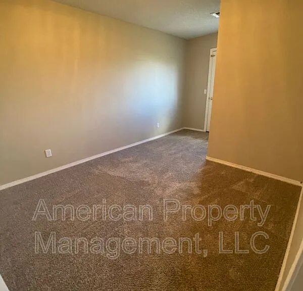 4714 NE Wisconsin St — Photo 18