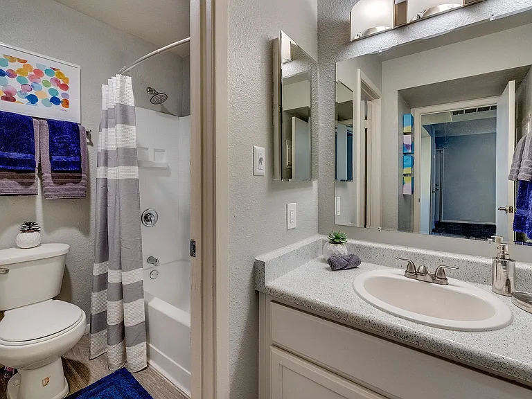 Summers Point - Bathroom