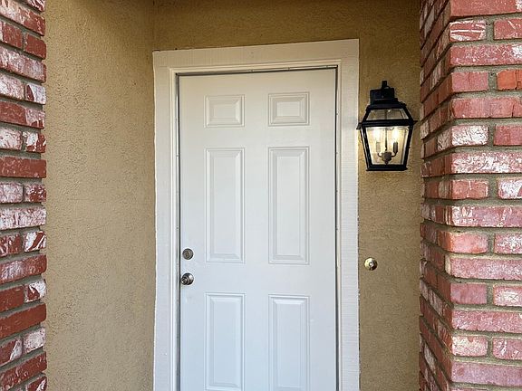 3rd image of 45657 Berkshire St