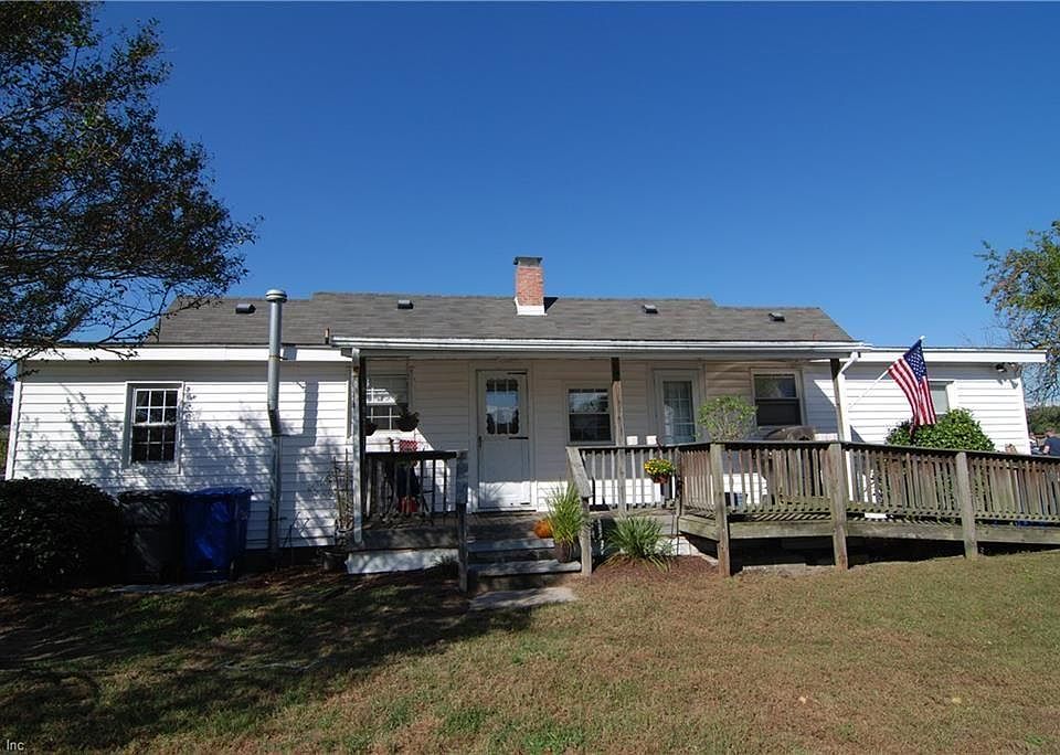 Back view with separate duplex entrances