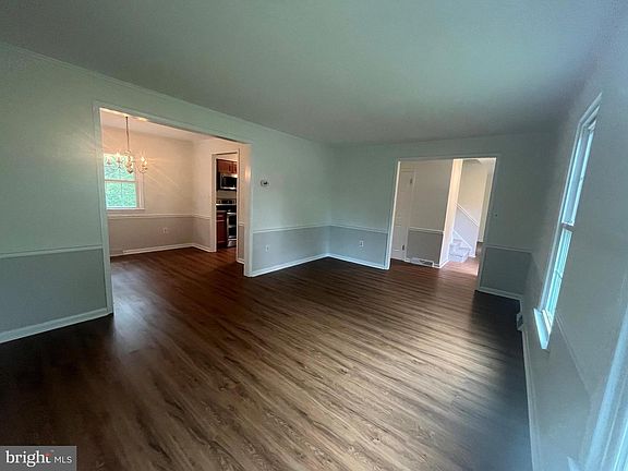 3rd image of 517 Tanglewood Dr