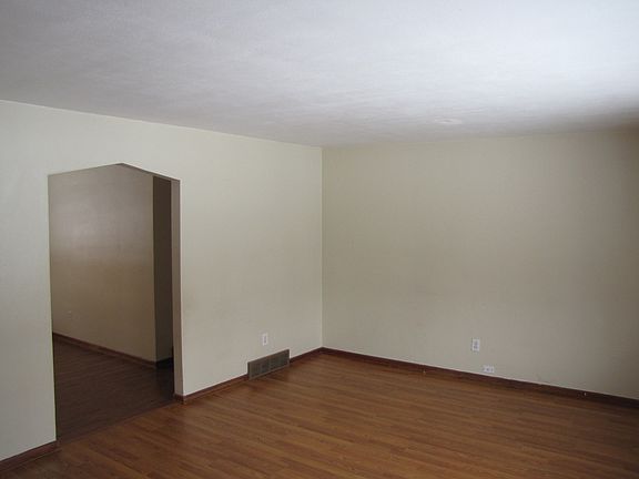 4th image of 3627 Latham St