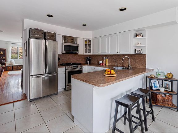 5th image of 139 Stonegate Dr