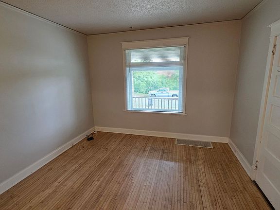 5th image of 617 E 8th St #1