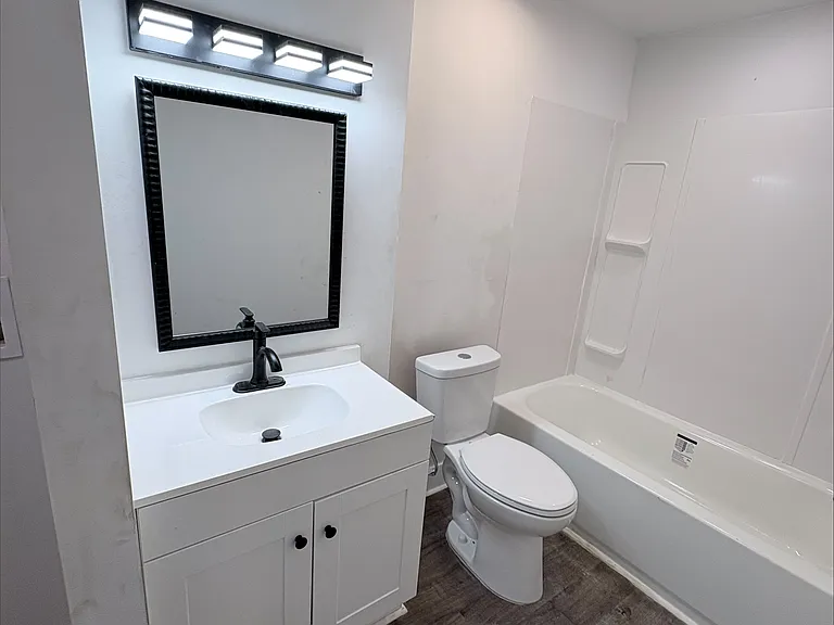 909 Ross Ave #1 — Photo 2