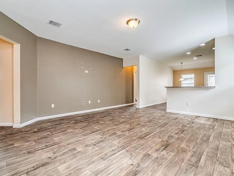 617 Callahan Ln — Photo 2