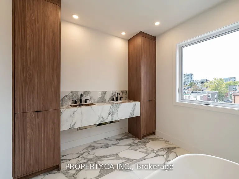 180 Dovercourt Rd #UPPER — Photo 16
