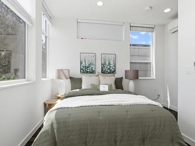 2327 E Denny Way — Photo 21