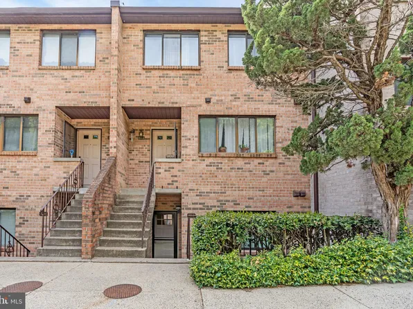 3891B Steppes Ct, Falls Church, VA 22041