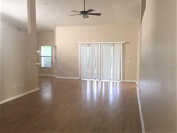 3rd image of 933 N Lake Claire Cir