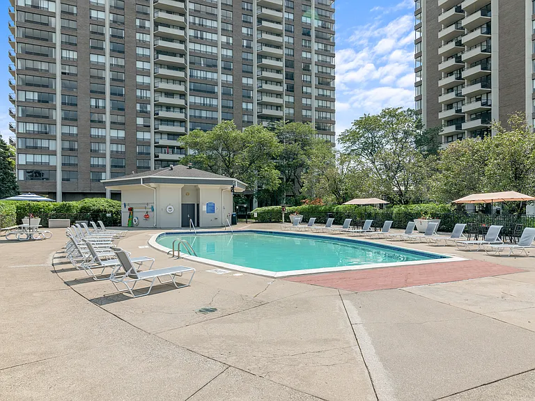 North Park Towers — Photo 23