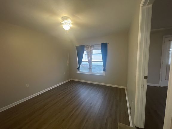 3rd image of 2183 Blakemore Dr
