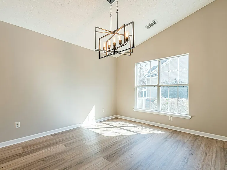 5755 Lakeview Cir — Photo 24