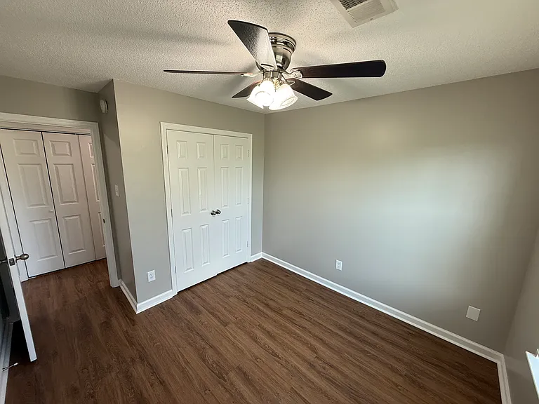 147 Waverly Cir — Photo 8