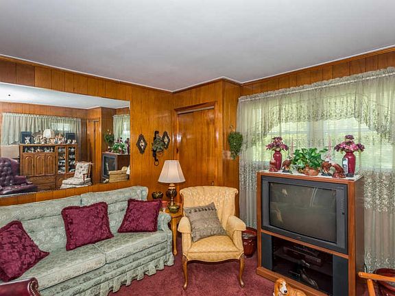 2nd image of 929 Darley Dr