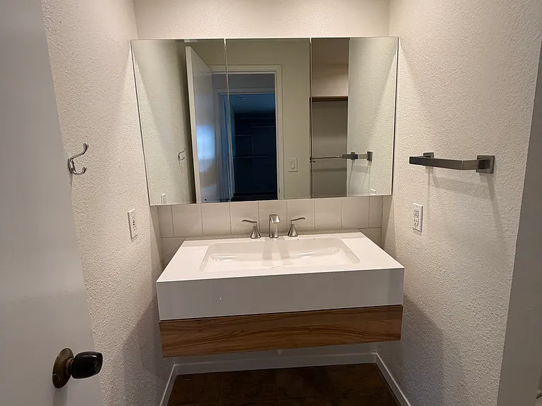 812 100th Ave NE #101 — Photo 8