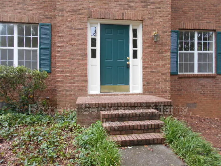 11215 Abbotts Station Dr — Photo 2