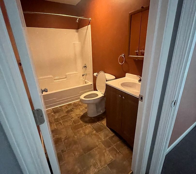 2nd image of 127 Otterbein Dr #3