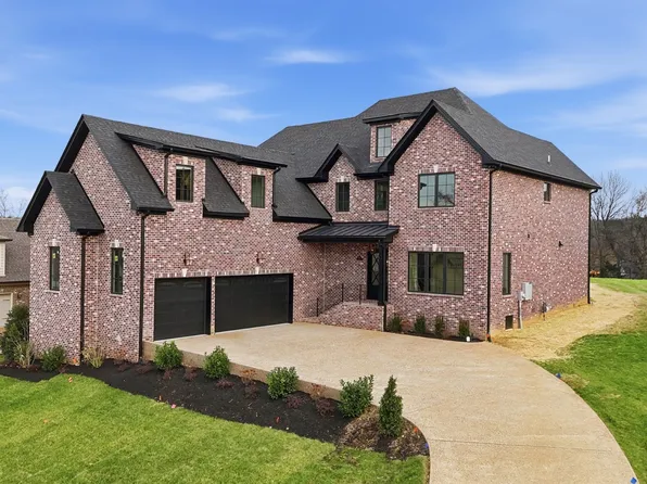 1016 Luxborough Dr, Hendersonville, TN 37075