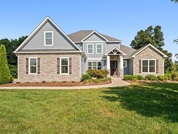 2nd image of 1020 Woodbury Trl
