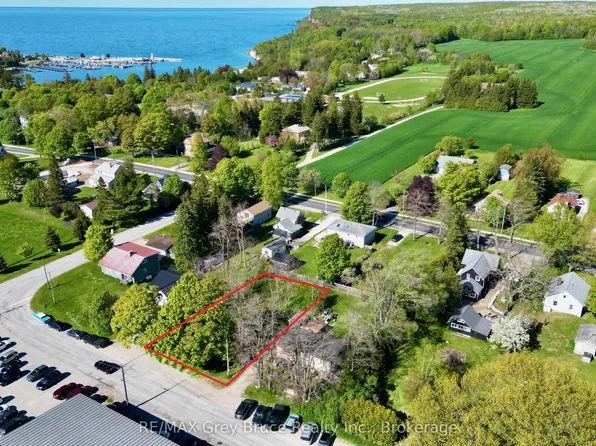 15 Tackabury St, Northern Bruce Peninsula, ON N0H 1W0
