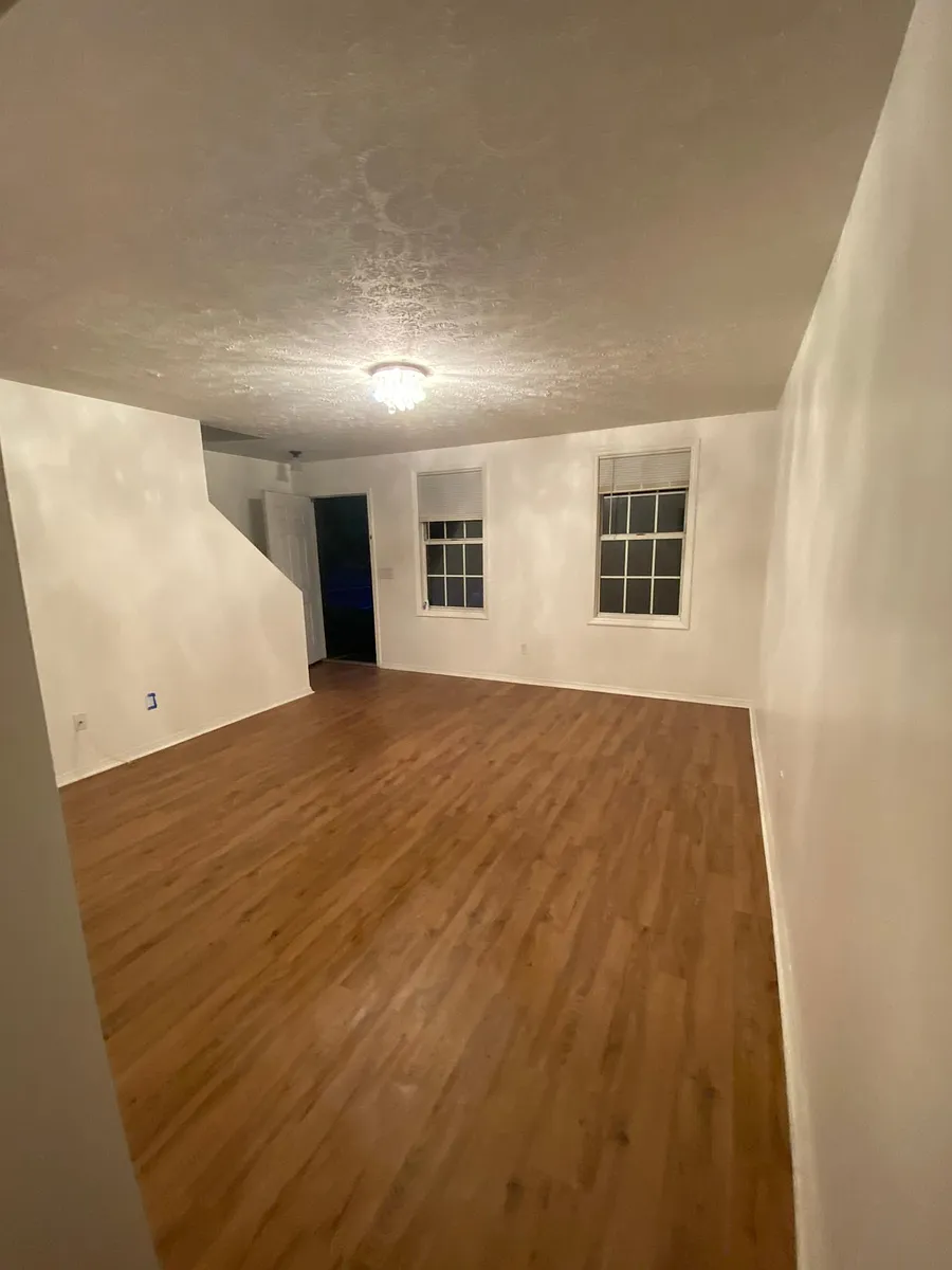 Building Photo - 211 Oak Grove Dr #PET