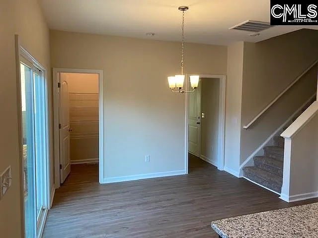 1323 Tamarind Ln — Photo 5