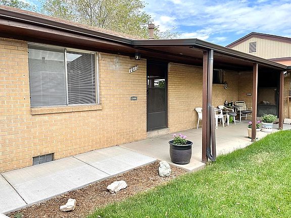 Entrance & Patio Area